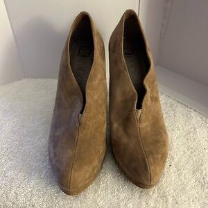 Via Neroli MT Queen Tan Suede Heels Size 7